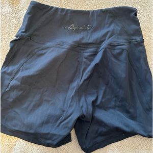 Alphalete Pulse Surge Short 4” size M